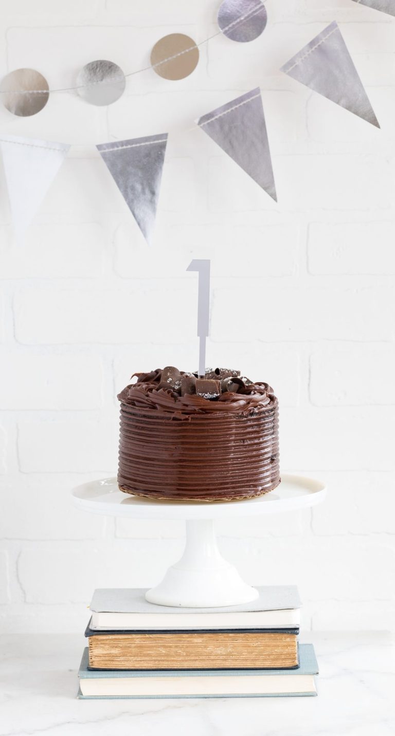 51d0ef640a535e87ce4dd1edc7b8adfa12189662-2.jpg Silver Acrylic Cake Topper - Number 1