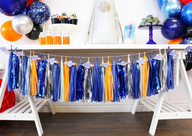 Astronaut Tissue Tassel Garland Kit
