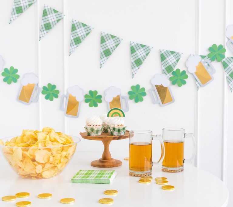 St Patrick's Day Mug and Shamrock Banner