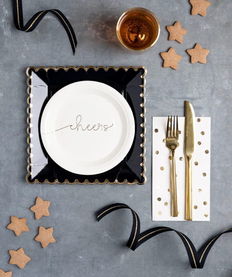 Black Scalloped Large Plates